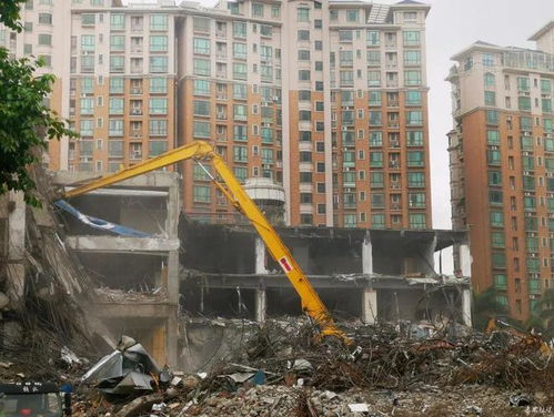 番禺廣場(chǎng)附近地塊建筑物拆除，城市改造邁出新步伐